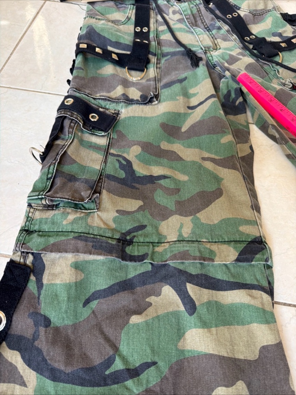 Tripp Nyc Camo Convertible Pants - Picture 5 of 16